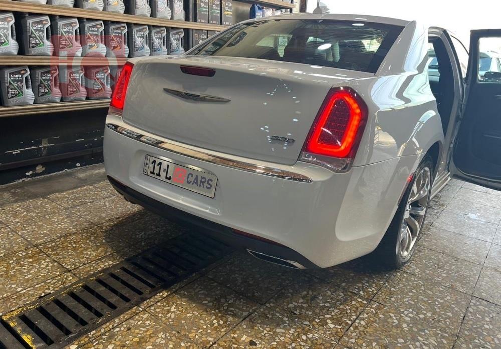 کرایسلەر 300